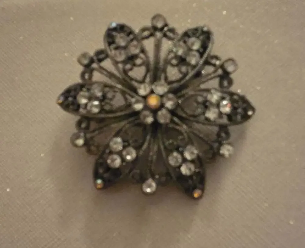 Vintage Silver Tone Filigree Rhinestone Flower Brooch Pin